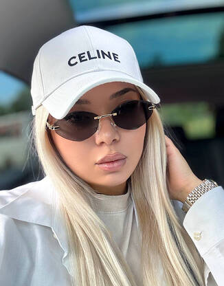 Белая кепка в стиле Celine