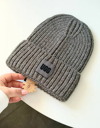 Шапка сіра тепла в стилі Ugg