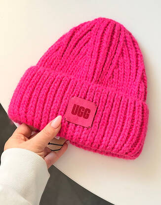 Шапка рожева жіноча в стилі Ugg
