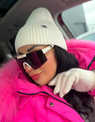 Белая шапка универсальная демисезонная ВВ