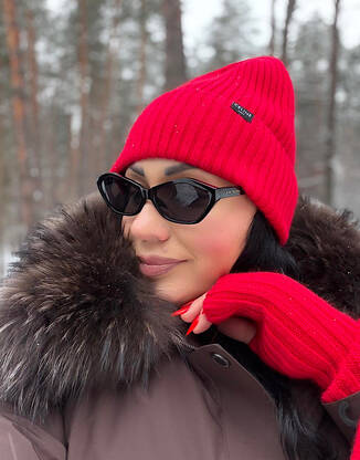 Красная женская демисезонная шапка Сели