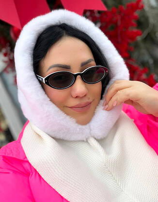 Капор плюшевий з еко-хутра  білий з довʼязом 